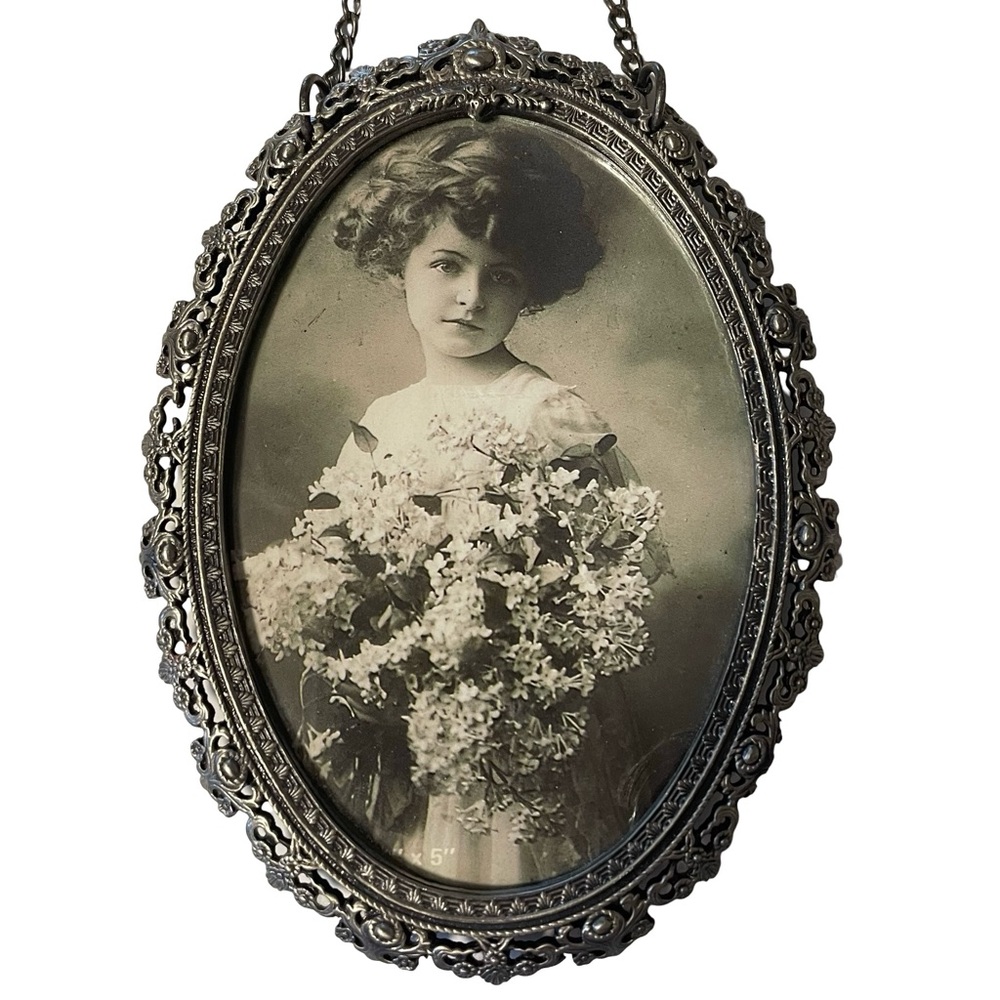 Vintage Silver-Tone Oval Hanging Picture Frame